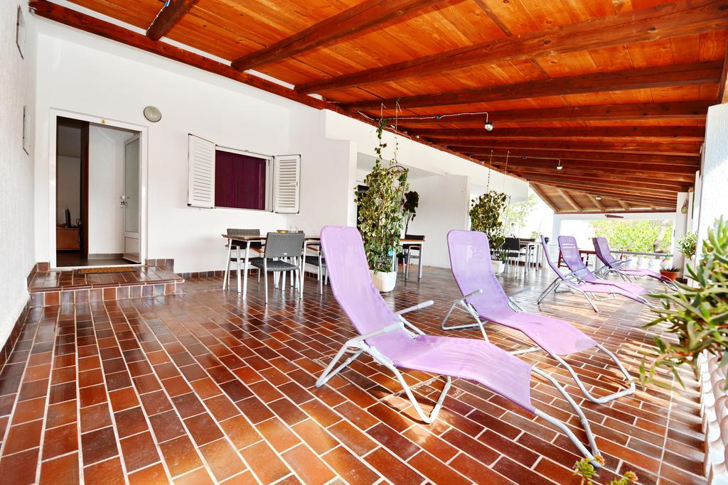 Apartments Katarina Veli Rat Exterior photo