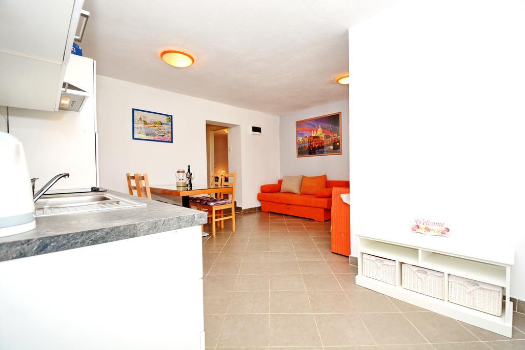 Apartments Katarina Veli Rat Exterior photo