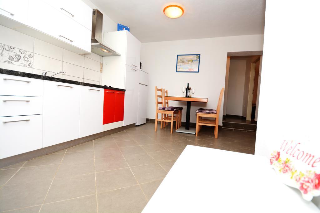 Apartments Katarina Veli Rat Exterior photo