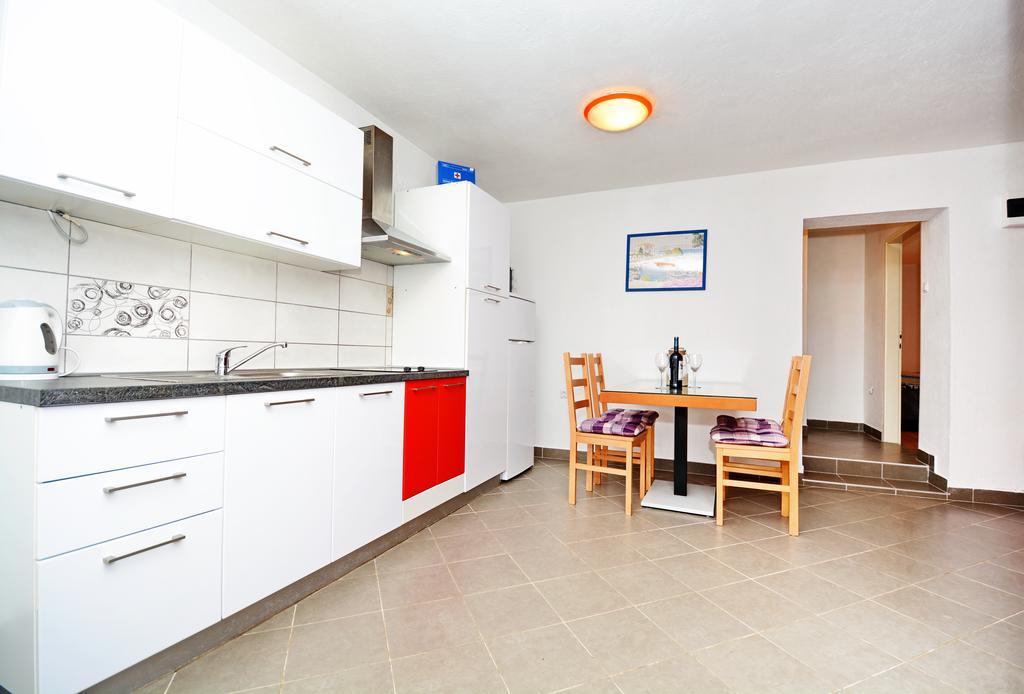 Apartments Katarina Veli Rat Exterior photo