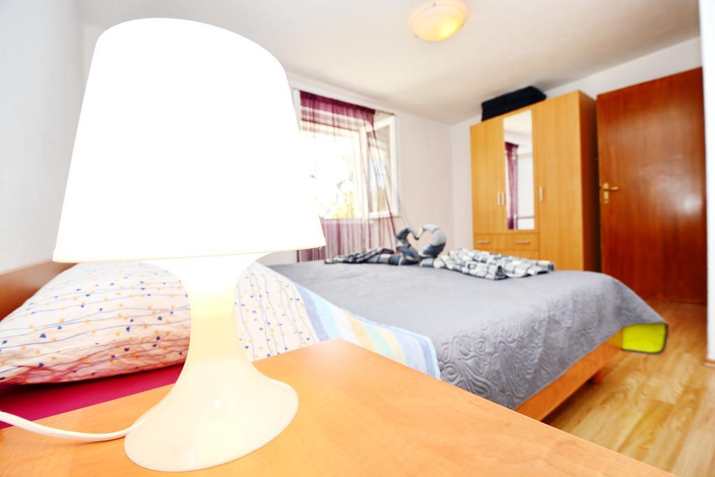 Apartments Katarina Veli Rat Exterior photo