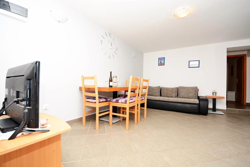 Apartments Katarina Veli Rat Exterior photo