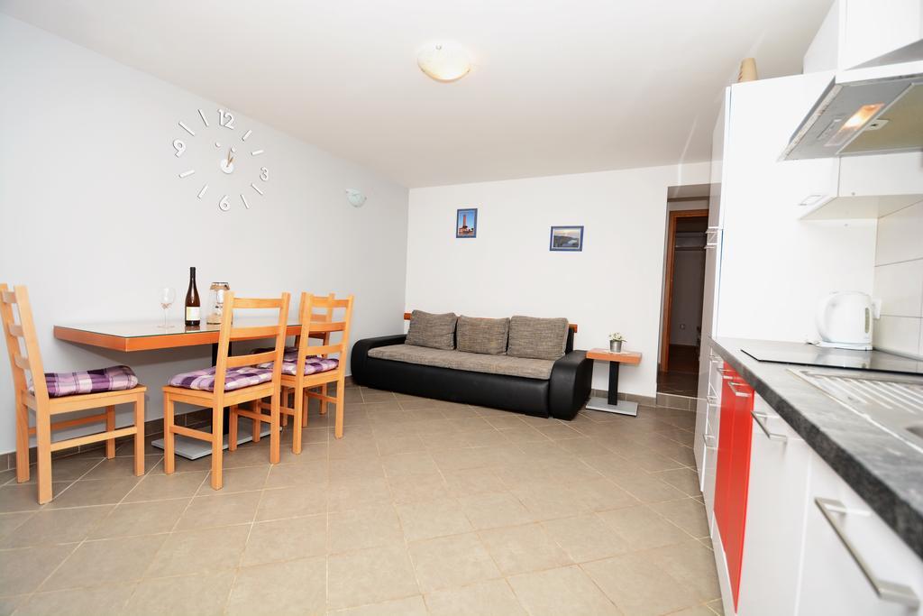 Apartments Katarina Veli Rat Exterior photo