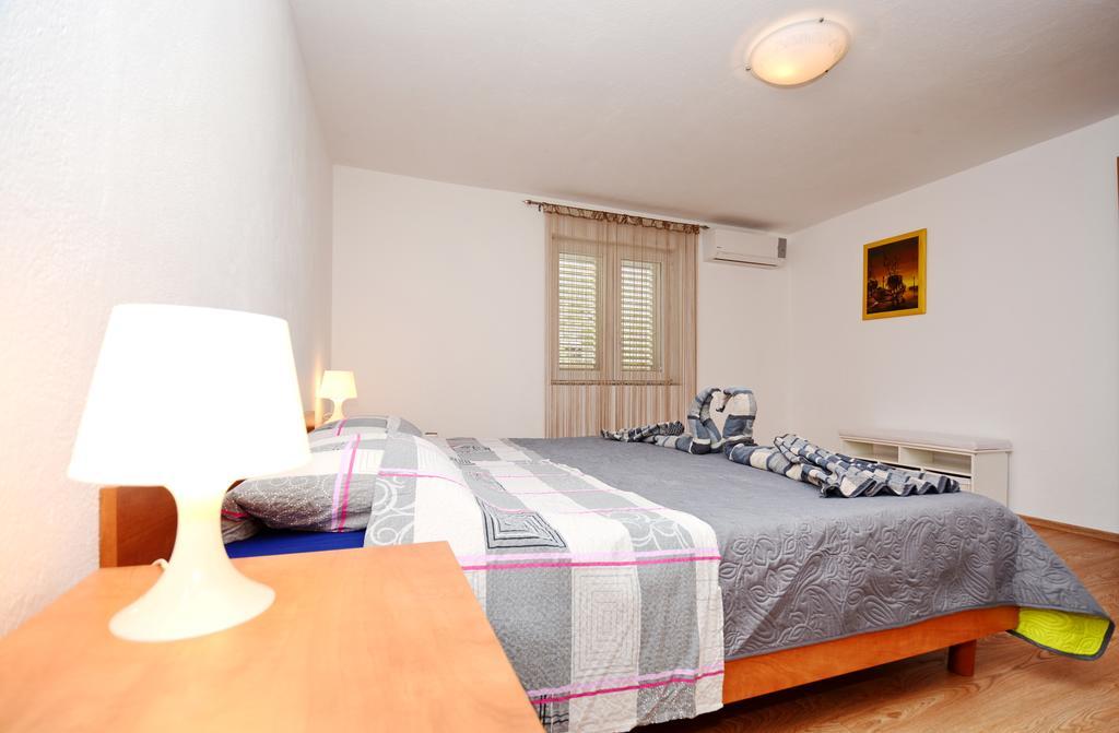 Apartments Katarina Veli Rat Exterior photo
