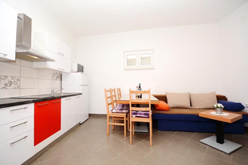 Apartments Katarina Veli Rat Exterior photo